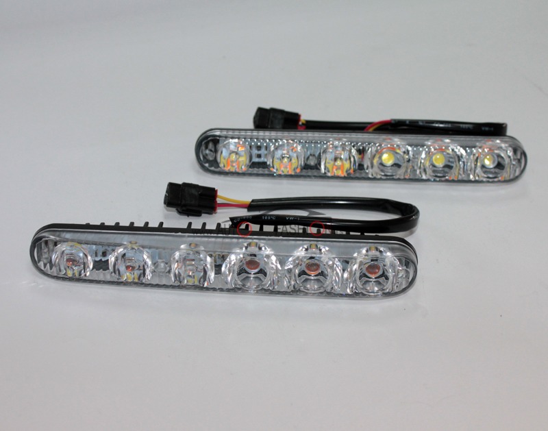 LED dnevno svetlo  6 dioda sa migavcem 12V
