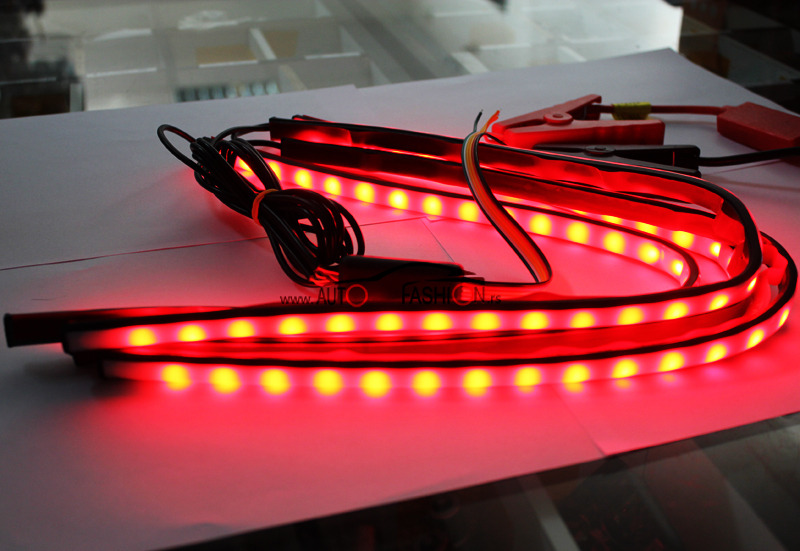 LED dekorativno svetlo RGB u crevu za gril ili gepek vrata